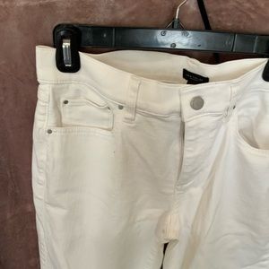 Ann Taylor  size 6 white . I always dry cleaned . Great condition